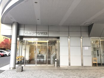 エル ビボ(L ViVO)/高層タワー27階の綺麗なサロン