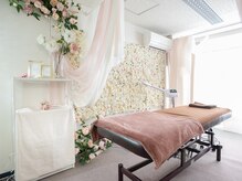 小顔美肌ファクトリー FM富山院/お花いっぱいの店内