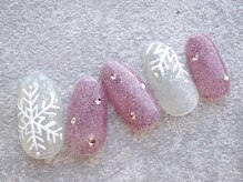 カトルナフ(quatre fois neuf)/くすみピンクの雪の結晶ネイル