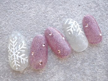 カトルナフ(quatre fois neuf)/くすみピンクの雪の結晶ネイル