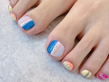 エクリ 日暮里店(Ecrit)の写真/露出が増える夏は足元までぬかりなくオシャレに♪お仕事柄ハンドネイルができない方にもオススメ！