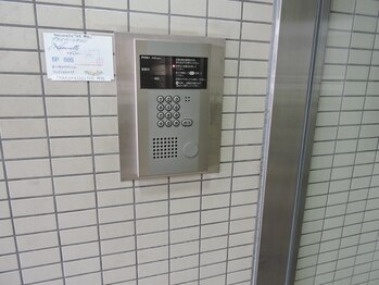 ナチュラリー(Naturally)/左手の壁にインターフォンです。