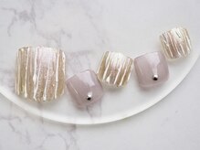 カトルナフ(quatre fois neuf)/うねうねミラーのフットネイル