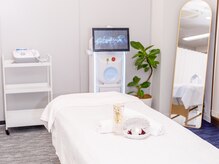 落ち着いた白とグレーを基調にした完全個室プライベートサロン☆