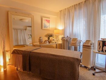 ラグラン銀座メディカルエステ 高輪ゲートウェイ店/低反発素材のサロンベッド