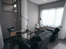 ザ ワン(the One)の雰囲気（グレーを基調とした落ち着いた店内です）