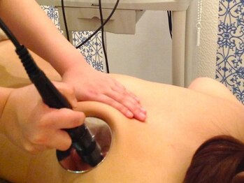 エステサロン ジュエル 高松レインボー店(JEWEL)の写真/気になる二の腕や背中のハミ肉もお任せ☆【ドレスのハミ肉撃退!引締めコース60分¥5500】