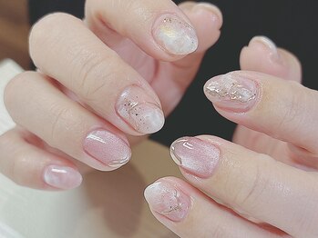 スプラウドゥール プラスの写真/洗練されたデザインと丁寧な施術で、大人のための上品ネイルをご提案。