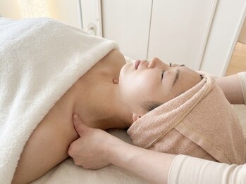 ぺたる(Petale)の写真/【ガチガチな首肩・スマホ首に】女性目線で不調に寄り添う。筋膜リリース×深層リンパで集中ケア

