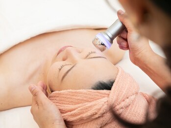 サロン ド ハニー(Salon de Honey)の写真/【初めてのエステにオススメ◎】じゅわっと生ツヤ肌へ♪ファンデーションで隠さないお肌に★