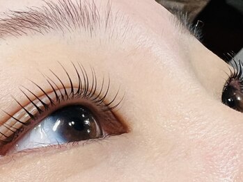 ムーン(Moon)の写真/【感動するほどのモチの良さ】最新LED×極上ケアで可愛さ続く★丁寧なカウンセリングで一緒にまつげケア♪
