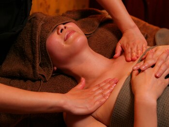 チャンティック (CANTIK)/デコルテをしっかり流します