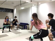 トレーニングスペースアロー 経堂/トレーニング時鏡を見て行います