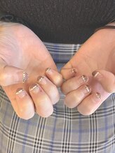 クイーン(Queen)/ストレートフレンチネイル