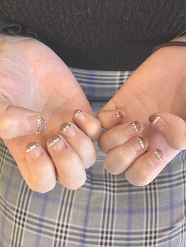 クイーン(Queen)/ストレートフレンチネイル