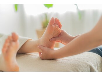 ティヨール なんばスカイオ店(TILLEUL)/身体の各部に繋がる反射区を加圧