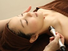 ヴィヴィエ(VIVIE)/デコルテ付きで小顔効果◎