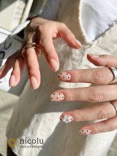 ニコル(nicolu)/ドットフラワーネイル