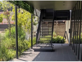 麗温(rion)/駐車場から見た階段♪