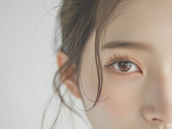 眉毛とまつげパーマとマツエクの研究所 豊中店の写真/＼人気の眉毛MENU／【美眉スタイリング+パリジェンヌorまつげパーマ】似合わせdesignで一気に垢抜け眉に☆