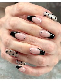 黒フレンチ×ドットネイル