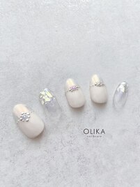 ピュアホワイト＆ビジュー