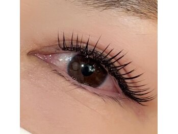 aura.まつげ・ハーブピーリング専門店の写真/「持ち・美しさ・優しさ」を叶える独自技術。年齢と共に目元がぼんやりしてきたと感じる大人女性の救世主♪