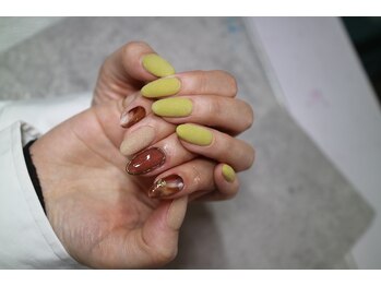 ネイルサロン R/スタイリングコース　8030円