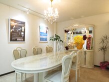 ビダンドウ(BIDANDO)/カウンセリングに使うテーブル席