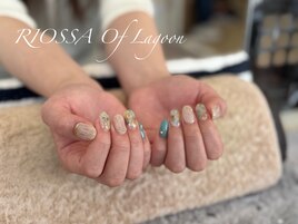 大人かわいいニュアンスネイル
