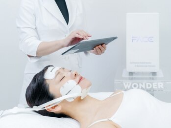 ピュアラ グランピュアラ西梅田店の写真/NEW☆関西希少！【WONDER LIFT最新小顔リフト破格￥2,200】短時間でフェイスラインの変化を実感◎