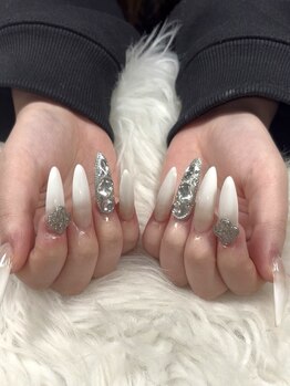 シオネイルサロン 下北沢2号店(sio.nailsalon)の写真/爪の形や長さでお悩みの方も理想の指先に★チップ長さ出し＆フルアート¥13000！トレンドや推しデザインも◎