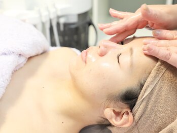 グランドール(Grandeur)/メイクや古い角質をクレンジング