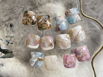 リアネイル(Rianail)の写真/お洒落は足元から♪冬でも足元を華やかに、ちらっと見える可愛い足元に気分UP☆鮮やかさがグッと印象的に！