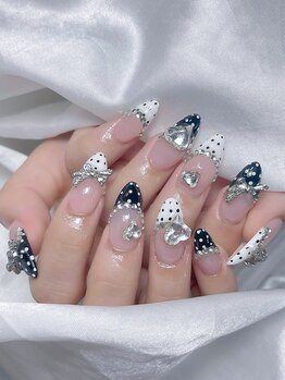 リラ ネイルスタジオ(LEELA NAIL STUDIO)の写真/豊富なカラー&パーツで理想のネイルを実現