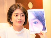 地まつげの撮影で今現在のまつげの状態をご自身で確認頂けます。お客様へデザインのご提案の幅を広げます。