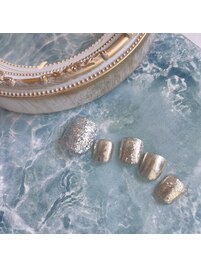 シルバーのミラーネイル