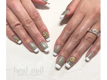 ヒールネイル(heal nail)/くすみグリーン×白フレンチ