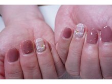 プチリリィ(Petit Lily)/大人カラーのチェックネイル