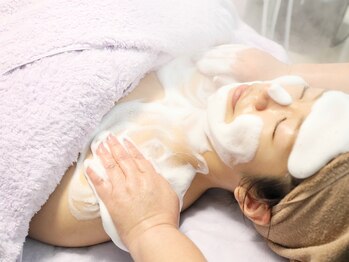 グランドール(Grandeur)/ふわふわの泡で丁寧に洗顔