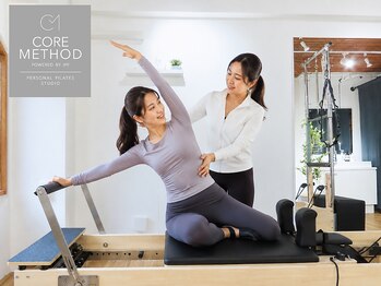 コアメソッド ピラティススタジオ 二子玉川(CORE METHOD PILATES STUDIO)の写真/【IPF監修メソッド】猫背・巻き肩・反り腰を根本からリセット!骨格から整えて「立ち姿」から美しく