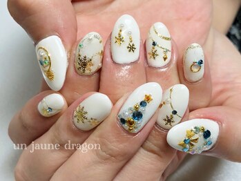 アン ジョーヌドラゴ/ホワイト☆クリスマスネイル