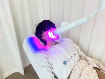 ホワイトニングビューティー 行橋店の写真/【ホワイトニングで清潔感のある印象に】スタッフが丁寧にサポートするので初めての方も安心◎