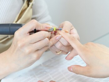 ボニータ(BONITA)の写真/【フィルイン導入店】お爪に優しいジェルのベースを一層残し、仕上げの美フォルムでちゅるんネイルに★