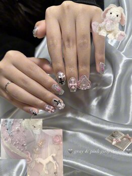 ルルシアン 代々木(luluchien)/グレー×ピンクのキラキラネイル