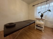 リラックスして施術を受けれる空間にしております♪