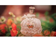 ドライヘッドスパQ/人形がお見送り。