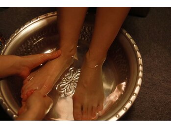 アジエスタ 新橋店(ASIESTA)/コース前には足浴を♪