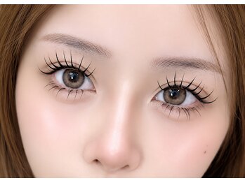ローレルアイ 新宿(LAUREL EYE)の写真/LED+マツエク可能!カールの種類も豊富(J,C,D,LD、8-13mm)施術日から水濡れ&オイルクレンジングOK!