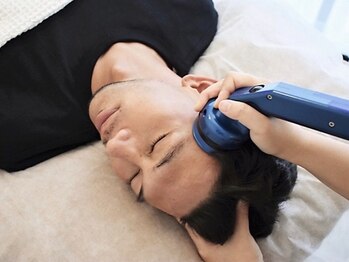 アイビー 恵比寿(ivy)の写真/【本格ヘッドスパ専門店ならでは】頭皮×筋肉のWケアで凝り固まった首/肩コリ/目の疲れを根本改善！